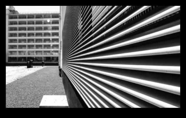 Symmetrical Splendor: Τεχνικές για τη δημιουργία οπτικά αρμονικών συνθέσεων