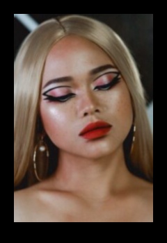 Lip Gloss Trends: Πειραματισμός με γεωμετρικά και αφηρημένα σχέδια