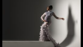 Κινηματογραφική Ραπτική: Δράμα και κομψότητα στη μαγευτική διαχρονική φωτογραφία