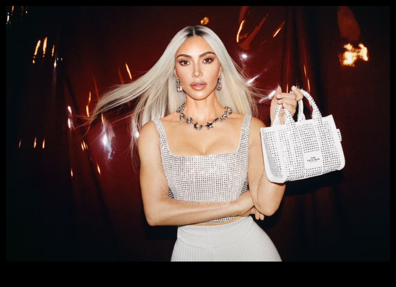 Glamour Glimpses: Διαχρονική μόδα που συλλαμβάνεται μέσα από το φακό της ακρίβειας