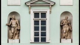 Symmetrical Splendor: Τεχνικές για τη δημιουργία οπτικά αρμονικών συνθέσεων