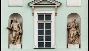 Symmetrical Splendor: Τεχνικές για τη δημιουργία οπτικά αρμονικών συνθέσεων