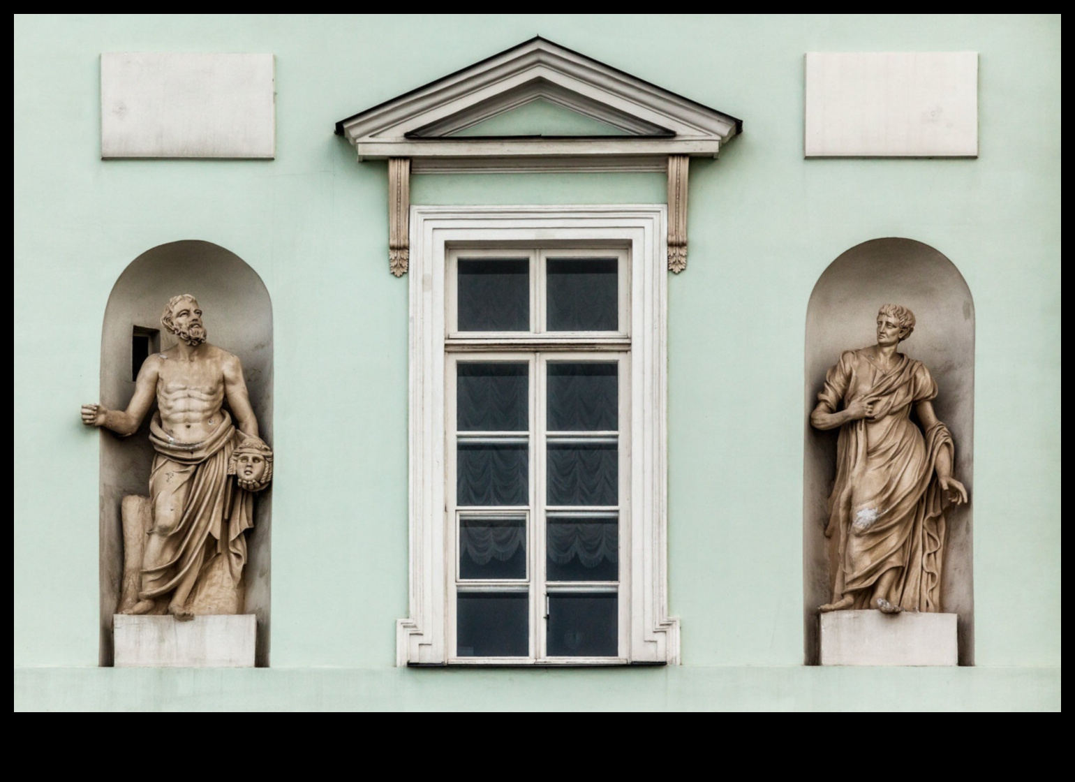 Symmetrical Splendor: Τεχνικές για τη δημιουργία οπτικά αρμονικών συνθέσεων