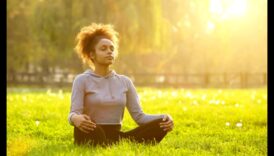 Ειρηνικά μυαλά: Μεταμορφώνοντας την καθημερινή ψυχική υγεία μέσω του διαλογισμού